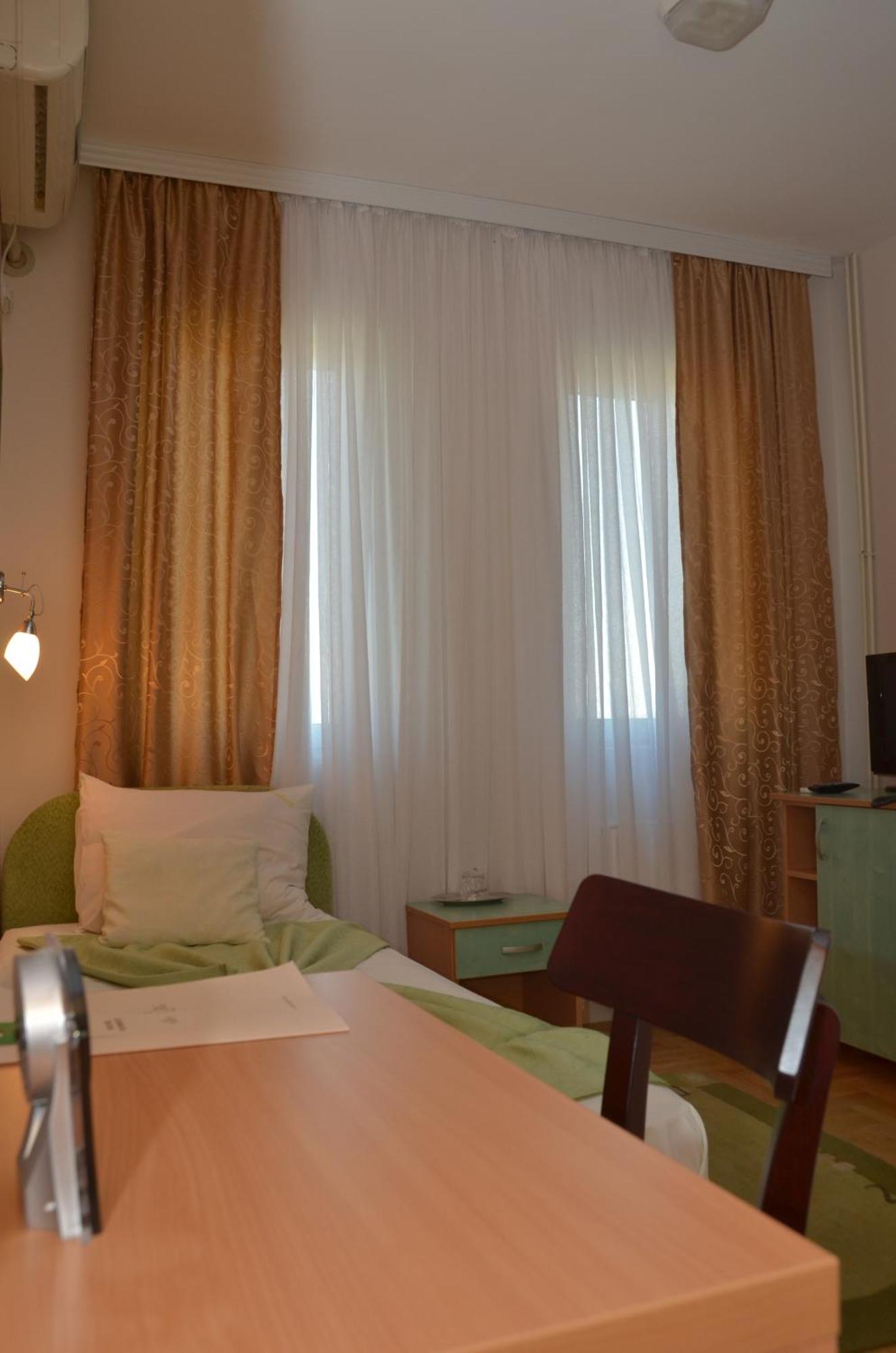 Hotel Dragovic 斯梅代雷沃 客房 照片