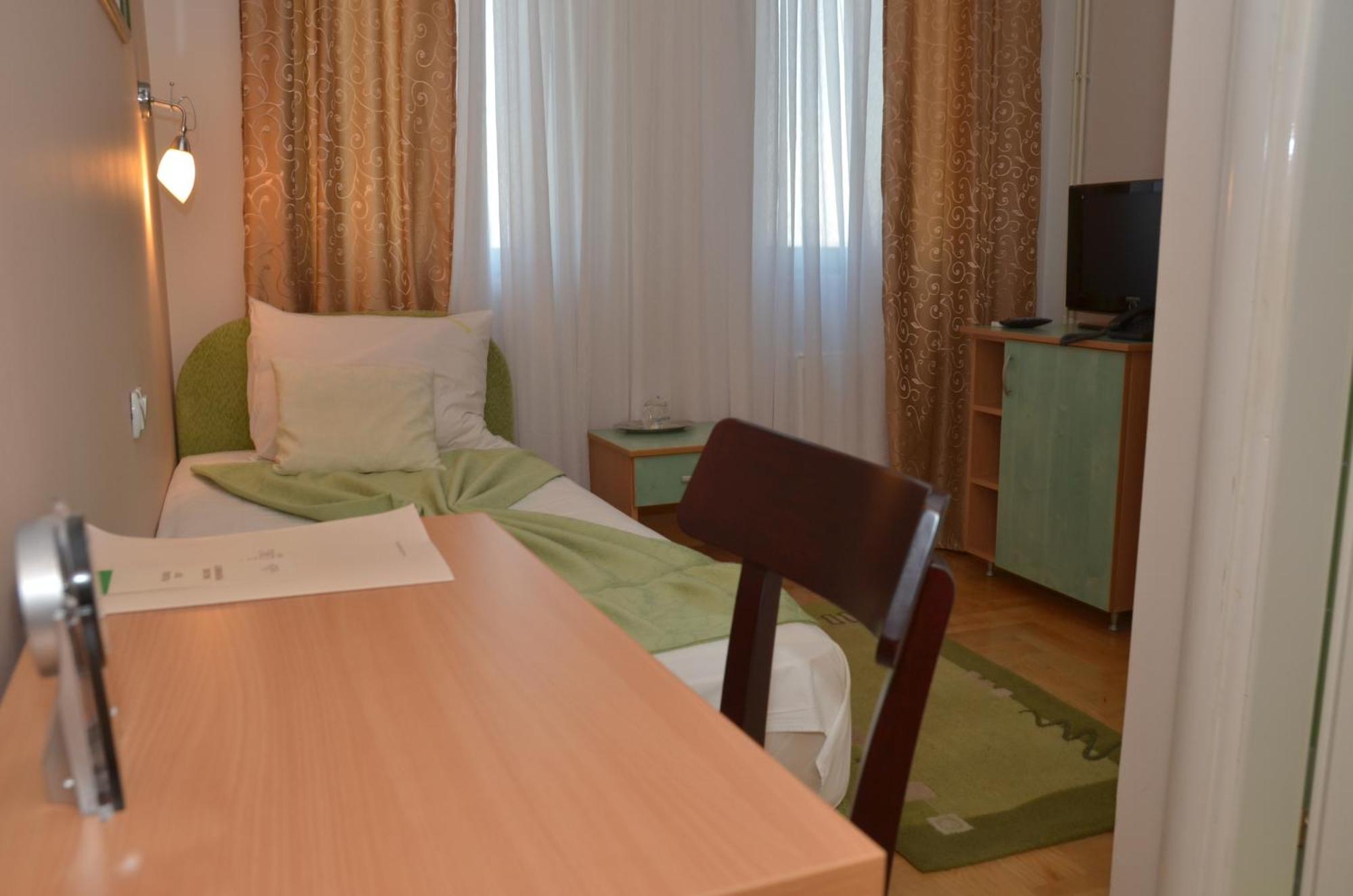Hotel Dragovic 斯梅代雷沃 客房 照片