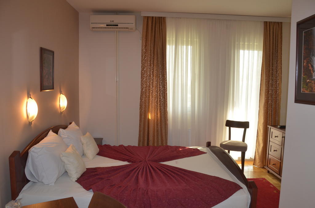 Hotel Dragovic 斯梅代雷沃 客房 照片