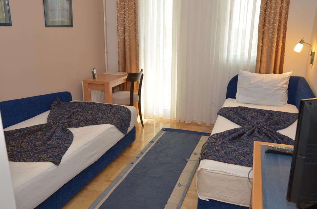 Hotel Dragovic 斯梅代雷沃 客房 照片