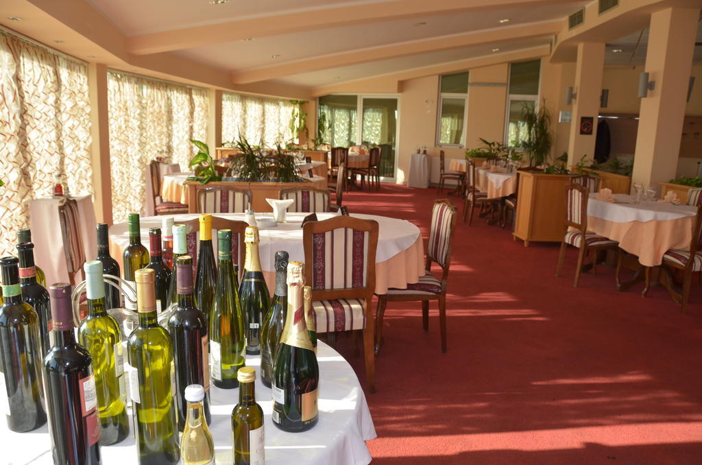 Hotel Dragovic 斯梅代雷沃 外观 照片