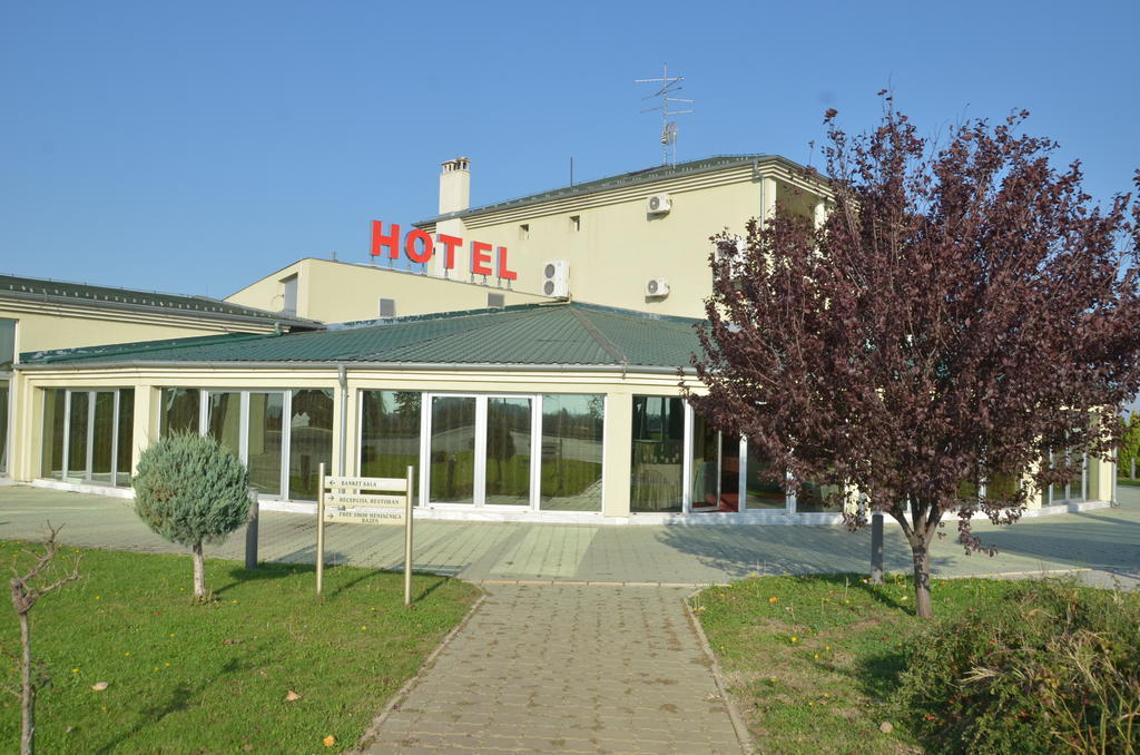 Hotel Dragovic 斯梅代雷沃 外观 照片