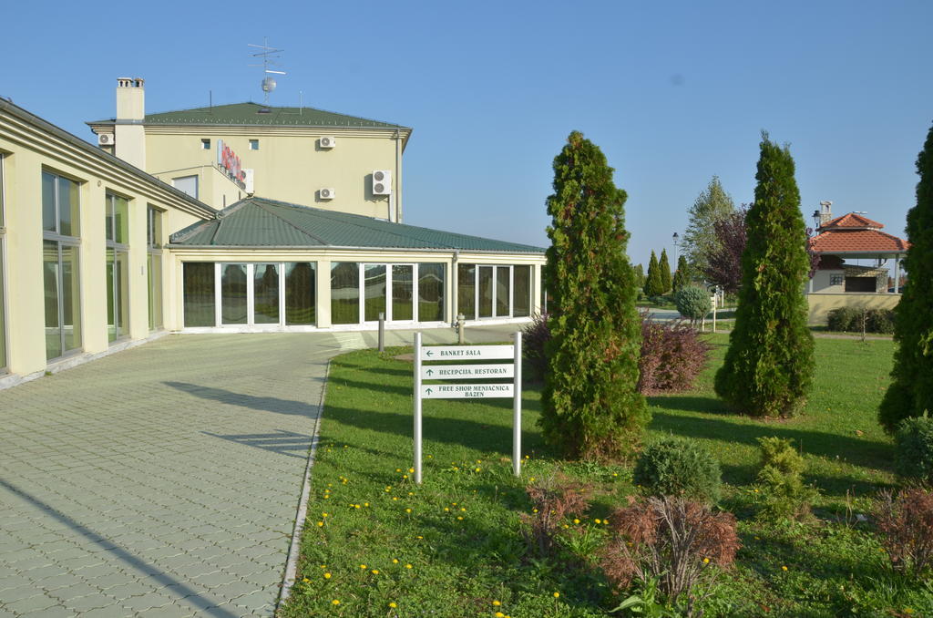 Hotel Dragovic 斯梅代雷沃 外观 照片