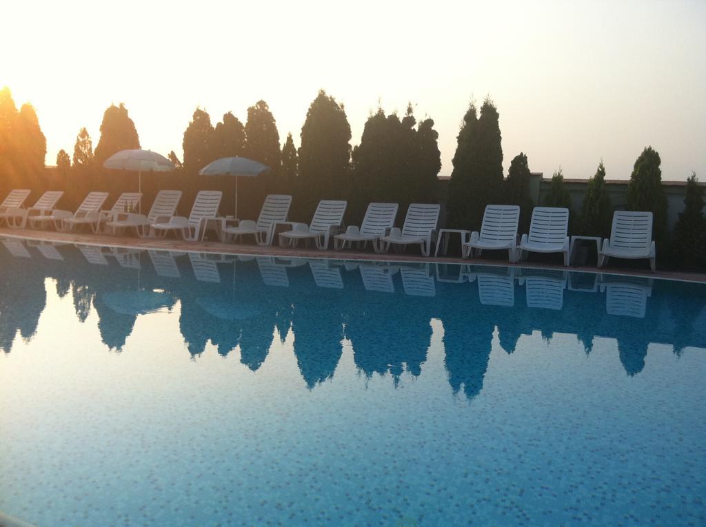 Hotel Dragovic 斯梅代雷沃 外观 照片