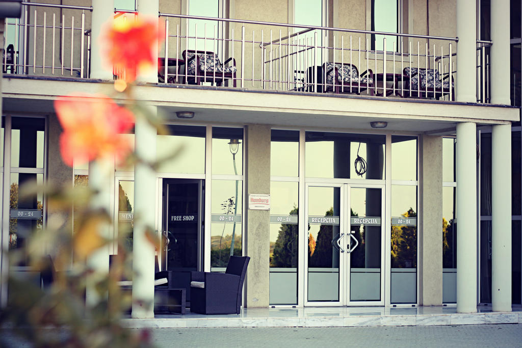 Hotel Dragovic 斯梅代雷沃 外观 照片
