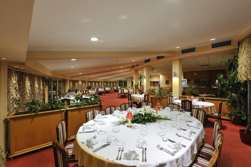 Hotel Dragovic 斯梅代雷沃 外观 照片