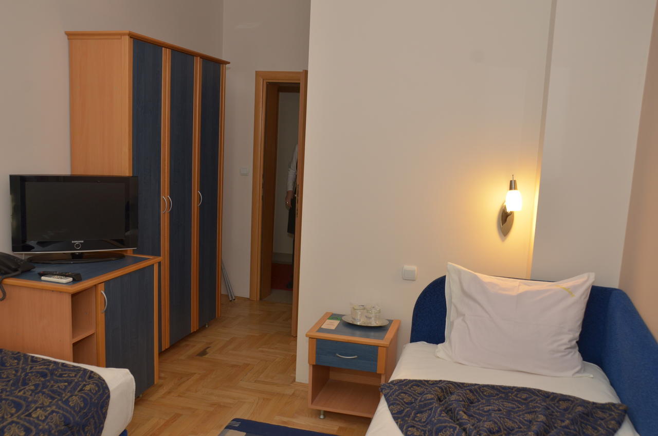 Hotel Dragovic 斯梅代雷沃 客房 照片